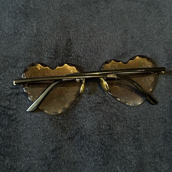 heart shaped sunglasses - Picture 3 of 3